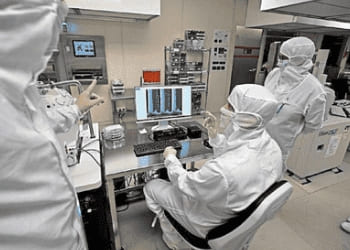 La deuxième ligne dans la presse